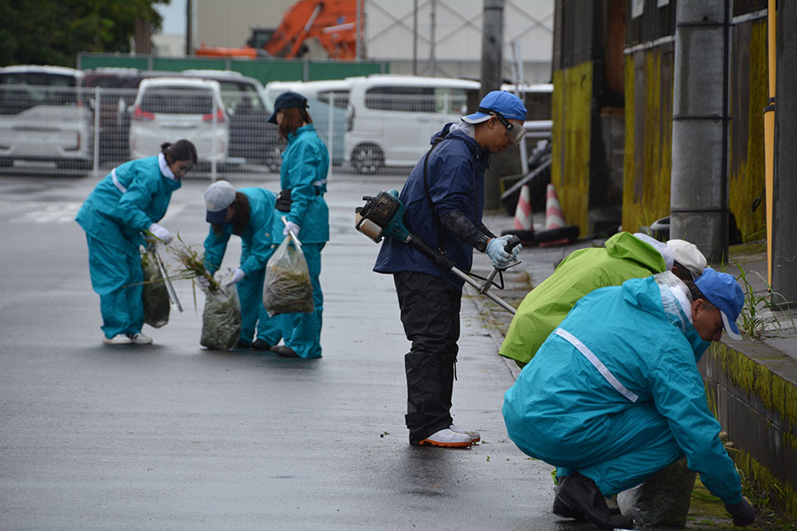 鹿児島市東開町組合団地内清掃作業